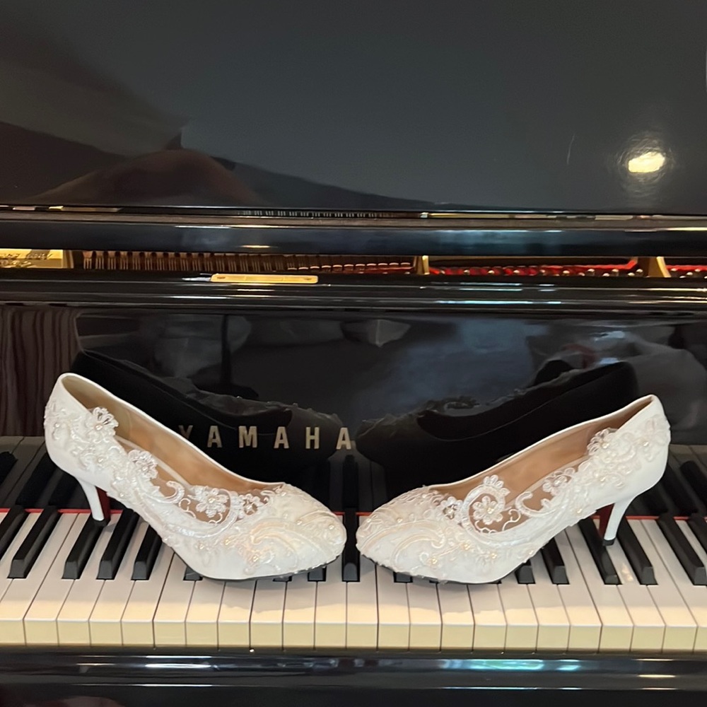 Like New! Custom designed wedding shoes
